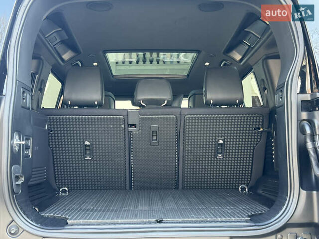 Чорний Ленд Ровер Дефендер, об'ємом двигуна 3 л та пробігом 72 тис. км за 83500 $, фото 42 на Automoto.ua