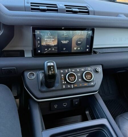 Черный Ленд Ровер Дефендер, объемом двигателя 3 л и пробегом 170 тыс. км за 59999 $, фото 18 на Automoto.ua