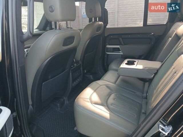 Чорний Ленд Ровер Дефендер, об'ємом двигуна 3 л та пробігом 99 тис. км за 59800 $, фото 17 на Automoto.ua