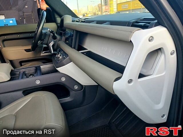 Черный Ленд Ровер Дефендер, объемом двигателя 3 л и пробегом 99 тыс. км за 62500 $, фото 7 на Automoto.ua