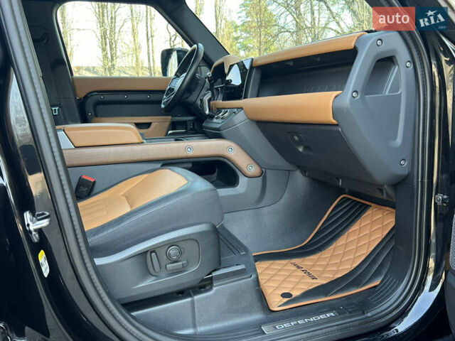 Чорний Ленд Ровер Дефендер, об'ємом двигуна 3 л та пробігом 72 тис. км за 83500 $, фото 37 на Automoto.ua