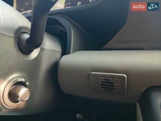 Чорний Ленд Ровер Дефендер, об'ємом двигуна 3 л та пробігом 99 тис. км за 59800 $, фото 33 на Automoto.ua