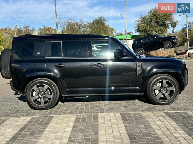 Чорний Ленд Ровер Дефендер, об'ємом двигуна 2 л та пробігом 47 тис. км за 75900 $, фото 3 на Automoto.ua
