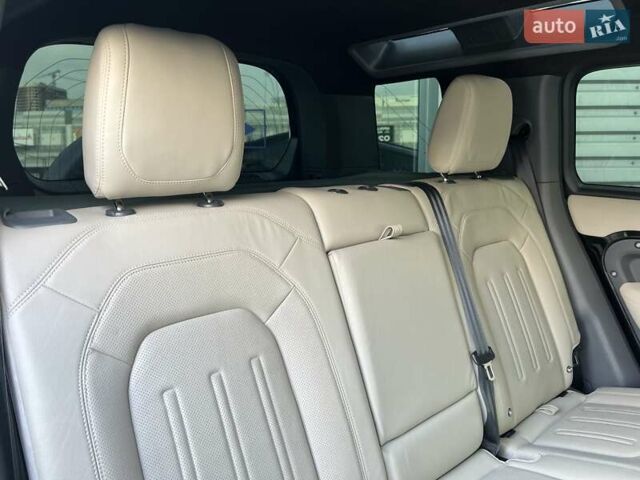 Черный Ленд Ровер Дефендер, объемом двигателя 3 л и пробегом 113 тыс. км за 66900 $, фото 23 на Automoto.ua