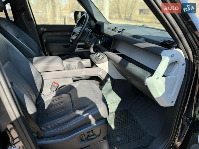 Черный Ленд Ровер Дефендер, объемом двигателя 3 л и пробегом 170 тыс. км за 59999 $, фото 10 на Automoto.ua