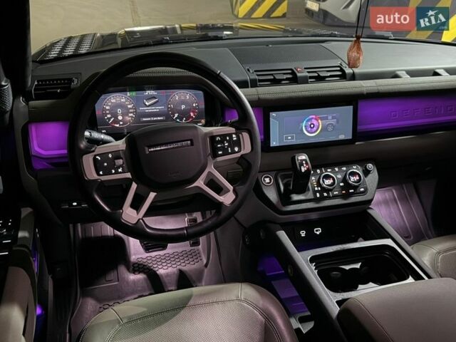 Чорний Ленд Ровер Дефендер, об'ємом двигуна 3 л та пробігом 99 тис. км за 59800 $, фото 44 на Automoto.ua