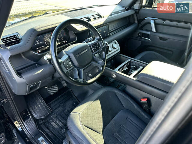 Чорний Ленд Ровер Дефендер, об'ємом двигуна 2 л та пробігом 47 тис. км за 75900 $, фото 7 на Automoto.ua