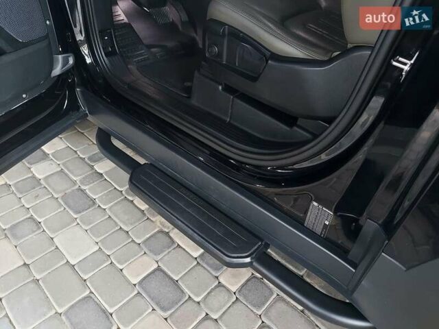 Чорний Ленд Ровер Дефендер, об'ємом двигуна 3 л та пробігом 122 тис. км за 62000 $, фото 77 на Automoto.ua
