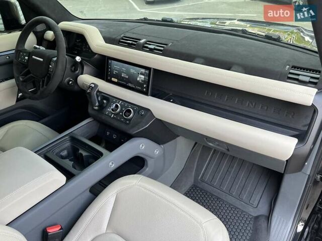 Черный Ленд Ровер Дефендер, объемом двигателя 3 л и пробегом 113 тыс. км за 66900 $, фото 26 на Automoto.ua
