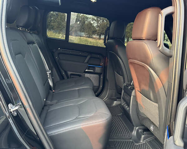 Черный Ленд Ровер Дефендер, объемом двигателя 3 л и пробегом 86 тыс. км за 81000 $, фото 28 на Automoto.ua