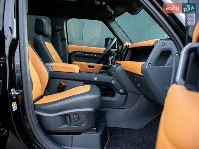 Черный Ленд Ровер Дефендер, объемом двигателя 3 л и пробегом 25 тыс. км за 99999 $, фото 5 на Automoto.ua