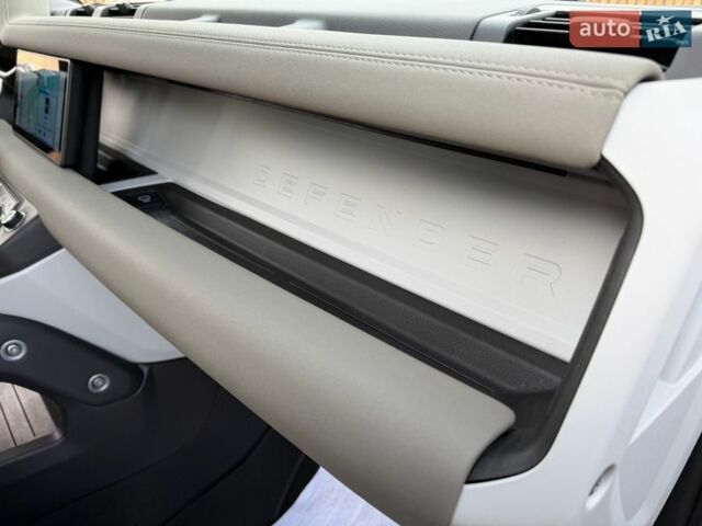 Черный Ленд Ровер Дефендер, объемом двигателя 3 л и пробегом 72 тыс. км за 75999 $, фото 98 на Automoto.ua