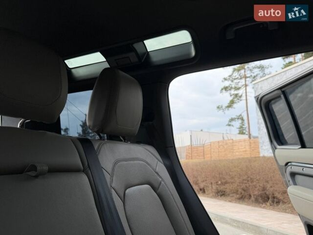 Черный Ленд Ровер Дефендер, объемом двигателя 3 л и пробегом 72 тыс. км за 75999 $, фото 135 на Automoto.ua