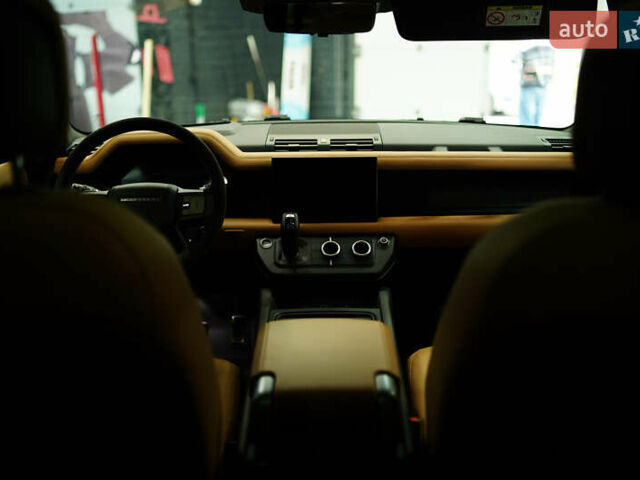Ленд Ровер Дефендер 2022 у Києві на Automoto.ua Чорний Ленд Ровер Дефендер, об'ємом двигуна 5 л та пробігом 42 тис. км за 134900 $, фото 31 на Automoto.ua