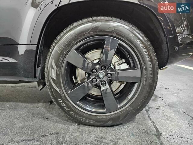 Черный Ленд Ровер Дефендер, объемом двигателя 3 л и пробегом 23 тыс. км за 99999 $, фото 49 на Automoto.ua