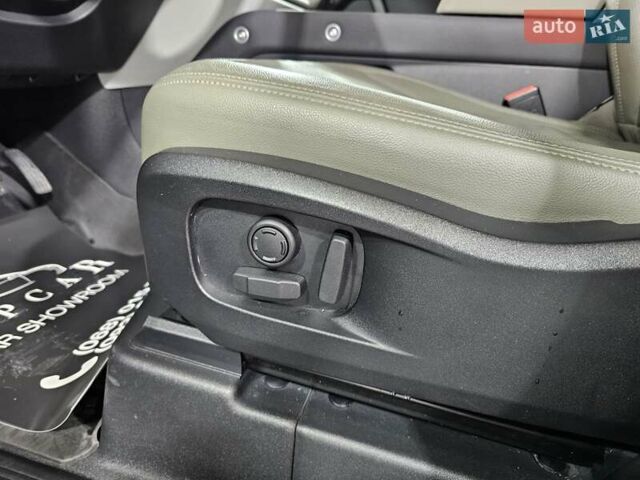 Черный Ленд Ровер Дефендер, объемом двигателя 3 л и пробегом 90 тыс. км за 72999 $, фото 23 на Automoto.ua