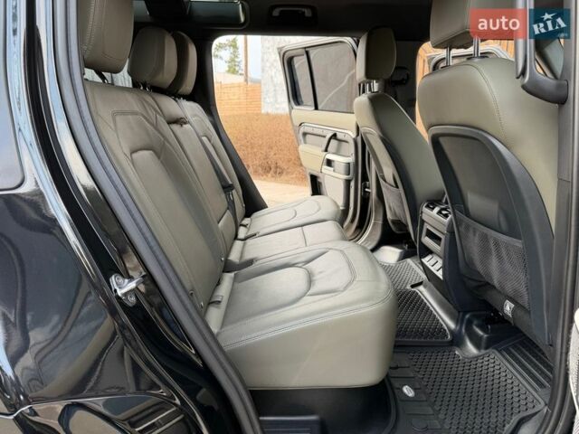 Черный Ленд Ровер Дефендер, объемом двигателя 3 л и пробегом 72 тыс. км за 75999 $, фото 109 на Automoto.ua