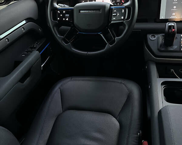 Черный Ленд Ровер Дефендер, объемом двигателя 3 л и пробегом 86 тыс. км за 81000 $, фото 33 на Automoto.ua