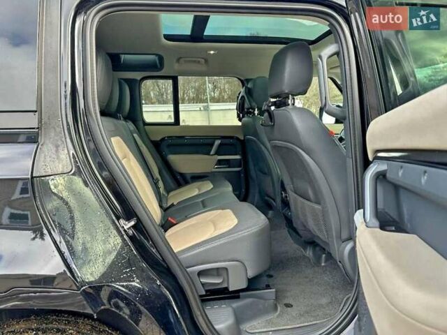 Чорний Ленд Ровер Дефендер, об'ємом двигуна 3 л та пробігом 112 тис. км за 31900 $, фото 7 на Automoto.ua