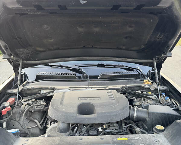 Черный Ленд Ровер Дефендер, объемом двигателя 3 л и пробегом 86 тыс. км за 81000 $, фото 40 на Automoto.ua