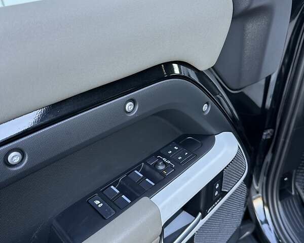 Ленд Ровер Дефендер 2022 в Киеве на Automoto.ua Черный Ленд Ровер Дефендер, объемом двигателя 3 л и пробегом 135 тыс. км за 70000 $, фото 12 на Automoto.ua