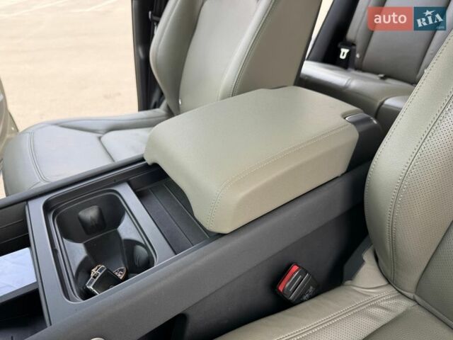 Черный Ленд Ровер Дефендер, объемом двигателя 3 л и пробегом 72 тыс. км за 75999 $, фото 125 на Automoto.ua