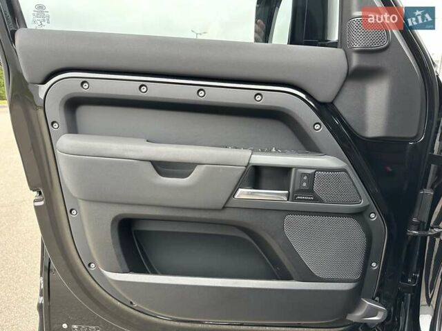 Черный Ленд Ровер Дефендер, объемом двигателя 3 л и пробегом 80 тыс. км за 84900 $, фото 11 на Automoto.ua