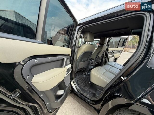 Черный Ленд Ровер Дефендер, объемом двигателя 3 л и пробегом 72 тыс. км за 75999 $, фото 126 на Automoto.ua