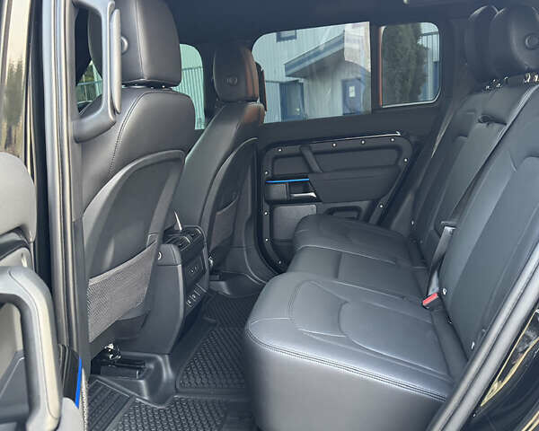 Черный Ленд Ровер Дефендер, объемом двигателя 3 л и пробегом 86 тыс. км за 81000 $, фото 23 на Automoto.ua