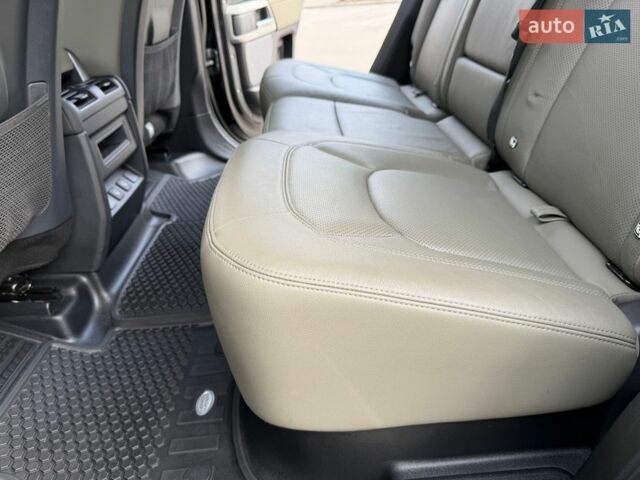 Черный Ленд Ровер Дефендер, объемом двигателя 3 л и пробегом 72 тыс. км за 75999 $, фото 129 на Automoto.ua