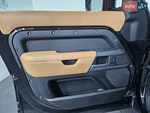 Черный Ленд Ровер Дефендер, объемом двигателя 3 л и пробегом 23 тыс. км за 99999 $, фото 29 на Automoto.ua