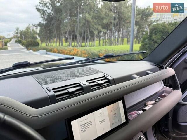 Черный Ленд Ровер Дефендер, объемом двигателя 3 л и пробегом 70 тыс. км за 75000 $, фото 18 на Automoto.ua