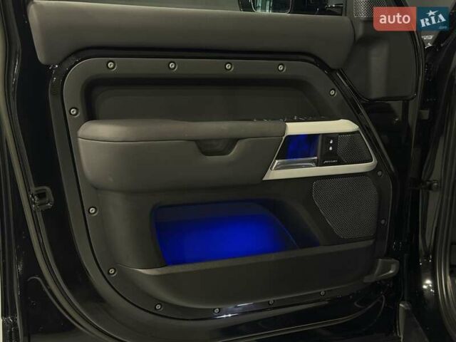 Черный Ленд Ровер Дефендер, объемом двигателя 3 л и пробегом 39 тыс. км за 82900 $, фото 14 на Automoto.ua