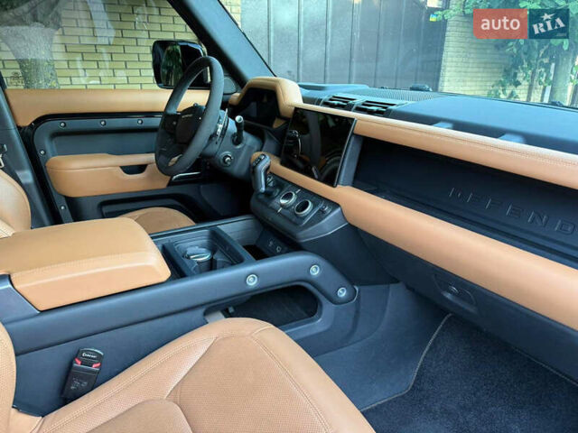 Черный Ленд Ровер Дефендер, объемом двигателя 5 л и пробегом 19 тыс. км за 138500 $, фото 20 на Automoto.ua