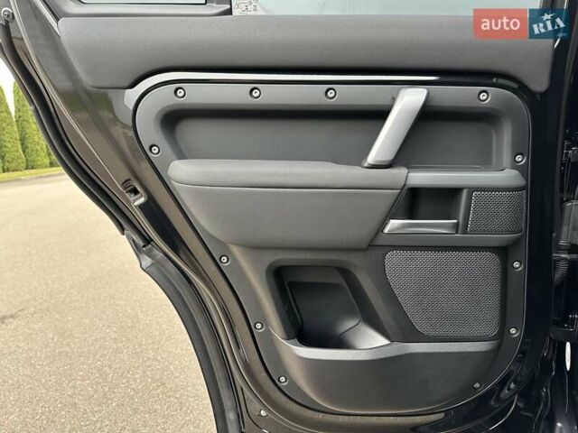 Черный Ленд Ровер Дефендер, объемом двигателя 3 л и пробегом 80 тыс. км за 84900 $, фото 19 на Automoto.ua