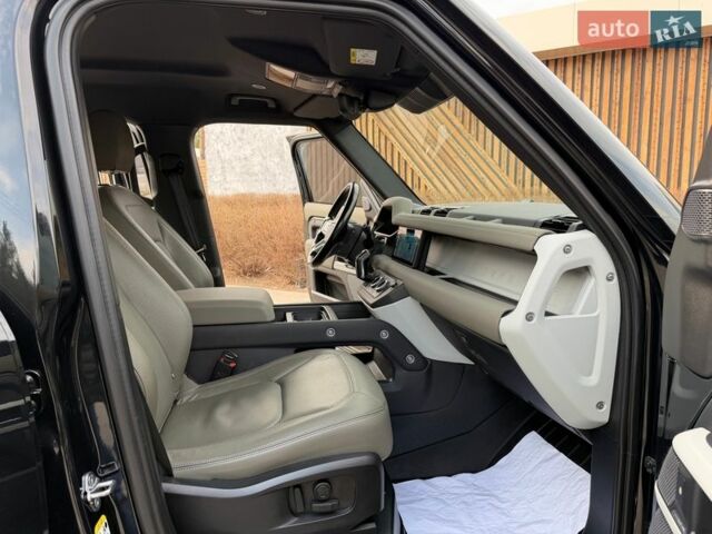 Черный Ленд Ровер Дефендер, объемом двигателя 3 л и пробегом 72 тыс. км за 75999 $, фото 96 на Automoto.ua