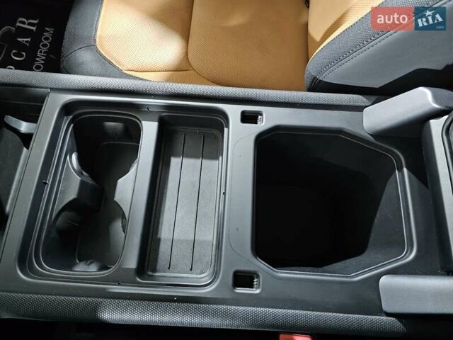 Черный Ленд Ровер Дефендер, объемом двигателя 3 л и пробегом 23 тыс. км за 99999 $, фото 32 на Automoto.ua