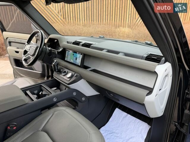 Черный Ленд Ровер Дефендер, объемом двигателя 3 л и пробегом 72 тыс. км за 75999 $, фото 97 на Automoto.ua