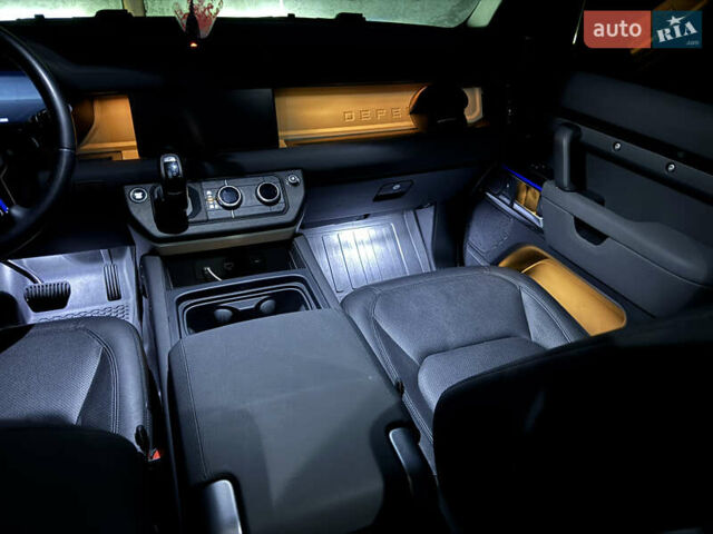 Черный Ленд Ровер Дефендер, объемом двигателя 3 л и пробегом 86 тыс. км за 81000 $, фото 46 на Automoto.ua