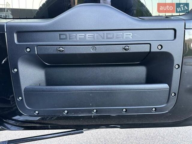 Ленд Ровер Дефендер 2022 в Киеве на Automoto.ua Черный Ленд Ровер Дефендер, объемом двигателя 3 л и пробегом 135 тыс. км за 70000 $, фото 32 на Automoto.ua