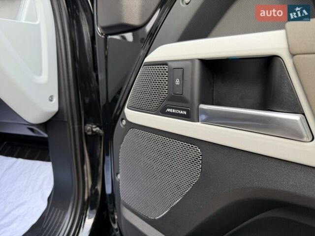 Черный Ленд Ровер Дефендер, объемом двигателя 3 л и пробегом 72 тыс. км за 75999 $, фото 95 на Automoto.ua