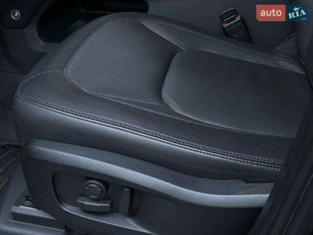 Черный Ленд Ровер Дефендер, объемом двигателя 3 л и пробегом 80 тыс. км за 84900 $, фото 29 на Automoto.ua