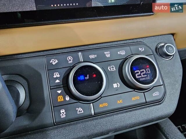 Черный Ленд Ровер Дефендер, объемом двигателя 3 л и пробегом 23 тыс. км за 99999 $, фото 35 на Automoto.ua