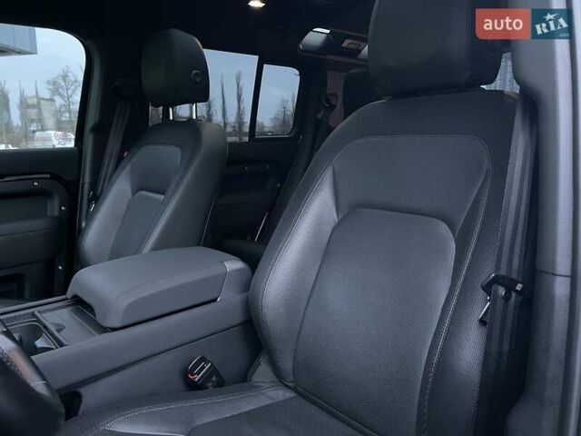 Черный Ленд Ровер Дефендер, объемом двигателя 3 л и пробегом 80 тыс. км за 84900 $, фото 30 на Automoto.ua