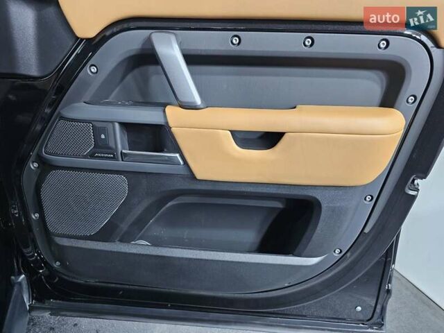 Черный Ленд Ровер Дефендер, объемом двигателя 3 л и пробегом 23 тыс. км за 99999 $, фото 23 на Automoto.ua