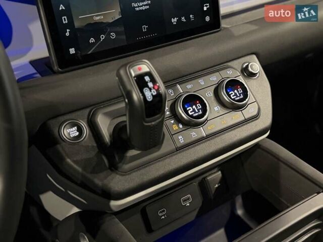 Черный Ленд Ровер Дефендер, объемом двигателя 3 л и пробегом 39 тыс. км за 82900 $, фото 26 на Automoto.ua