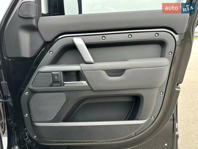 Черный Ленд Ровер Дефендер, объемом двигателя 3 л и пробегом 80 тыс. км за 84900 $, фото 29 на Automoto.ua