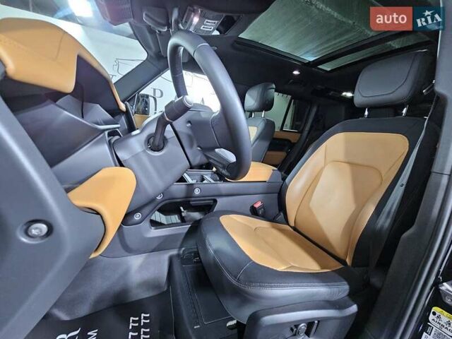 Черный Ленд Ровер Дефендер, объемом двигателя 3 л и пробегом 23 тыс. км за 99999 $, фото 27 на Automoto.ua