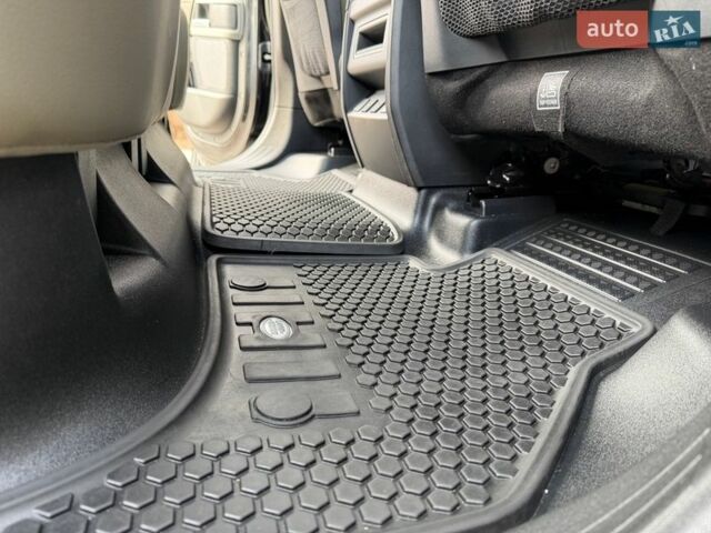 Черный Ленд Ровер Дефендер, объемом двигателя 3 л и пробегом 72 тыс. км за 75999 $, фото 113 на Automoto.ua