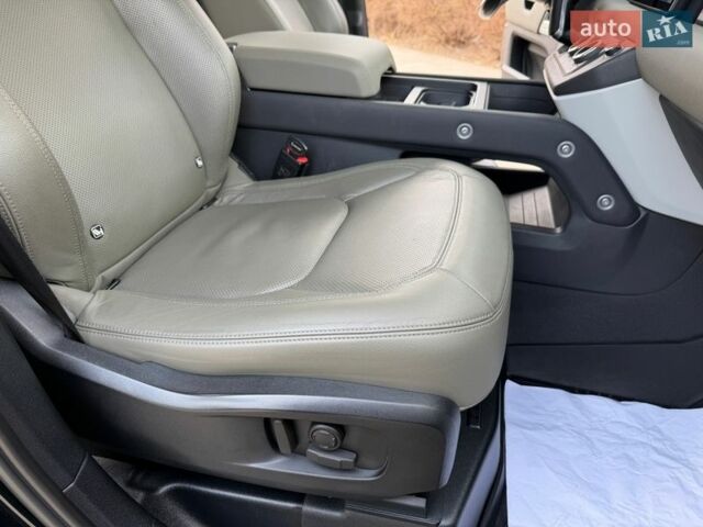 Черный Ленд Ровер Дефендер, объемом двигателя 3 л и пробегом 72 тыс. км за 75999 $, фото 103 на Automoto.ua